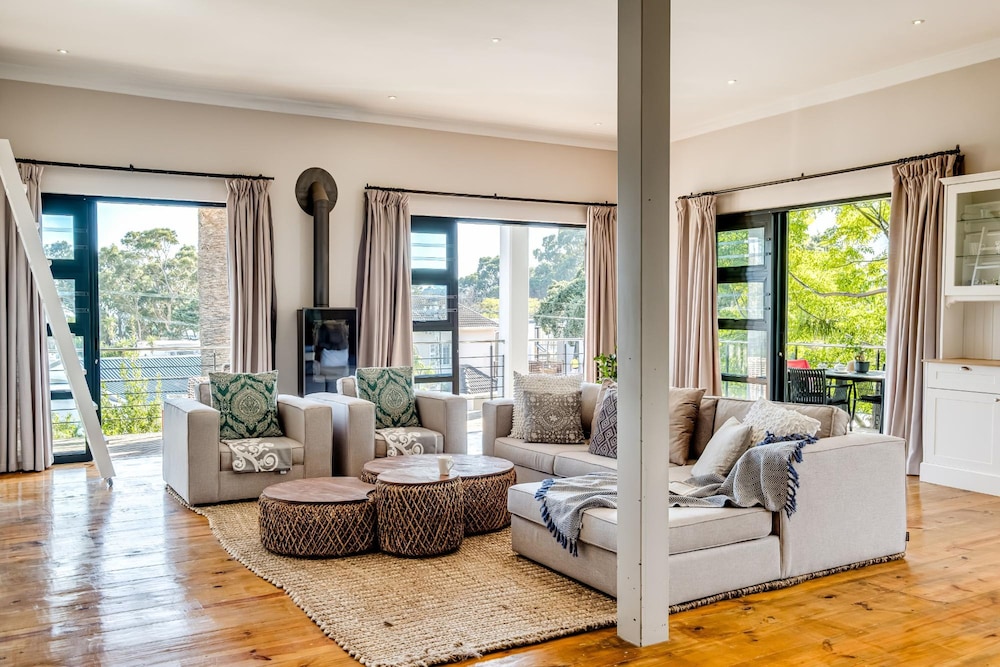Camps Bay 4bed Villa w Pool Luxe on Central