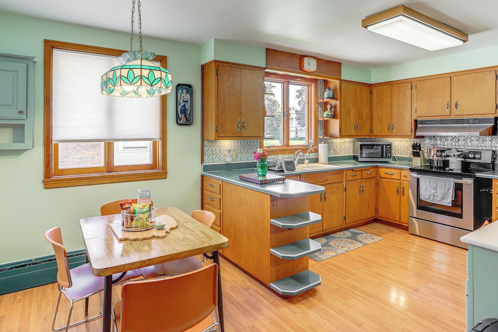 < 1 Mi to Dtwn Tiffin: Home w/ Outdoor Space!