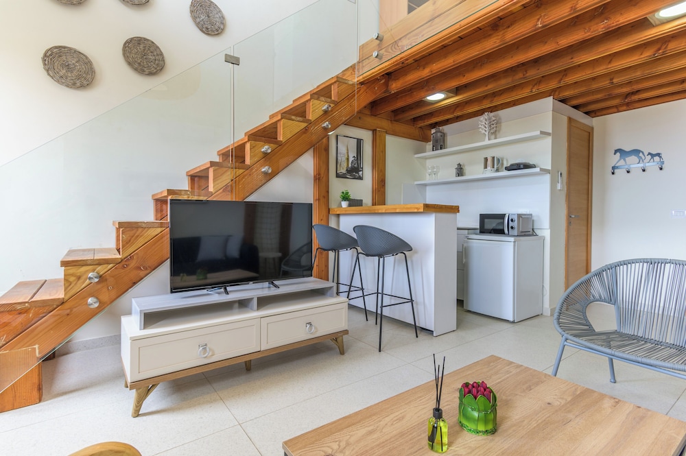 Sea Lofts-Kfar Abida Oceanfront Retreats