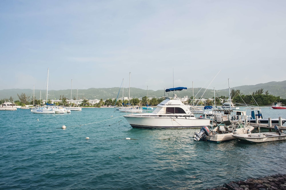 Seawind On the Bay - Apartments