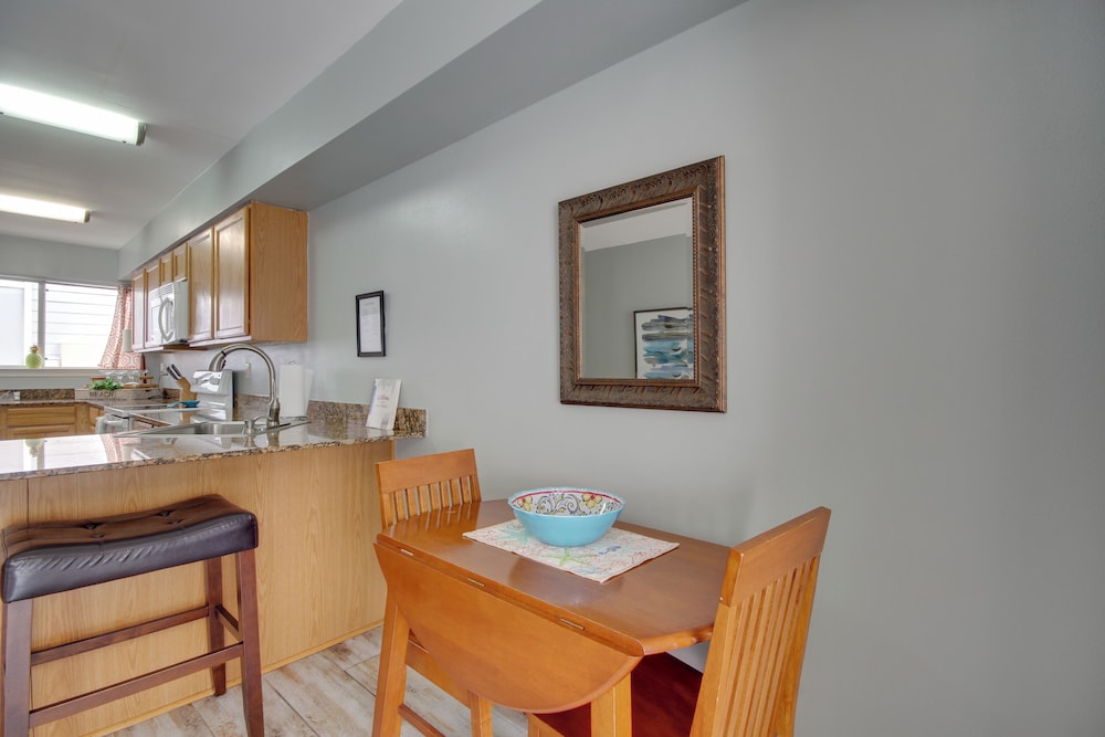 Near Beach & Casinos: Biloxi Condo w/ Pool Access