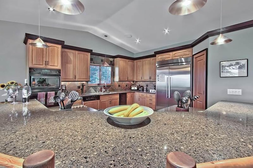 Lake Tahoe Vacations - Wilderness Lodge - 5 Br Home - Property Image 15