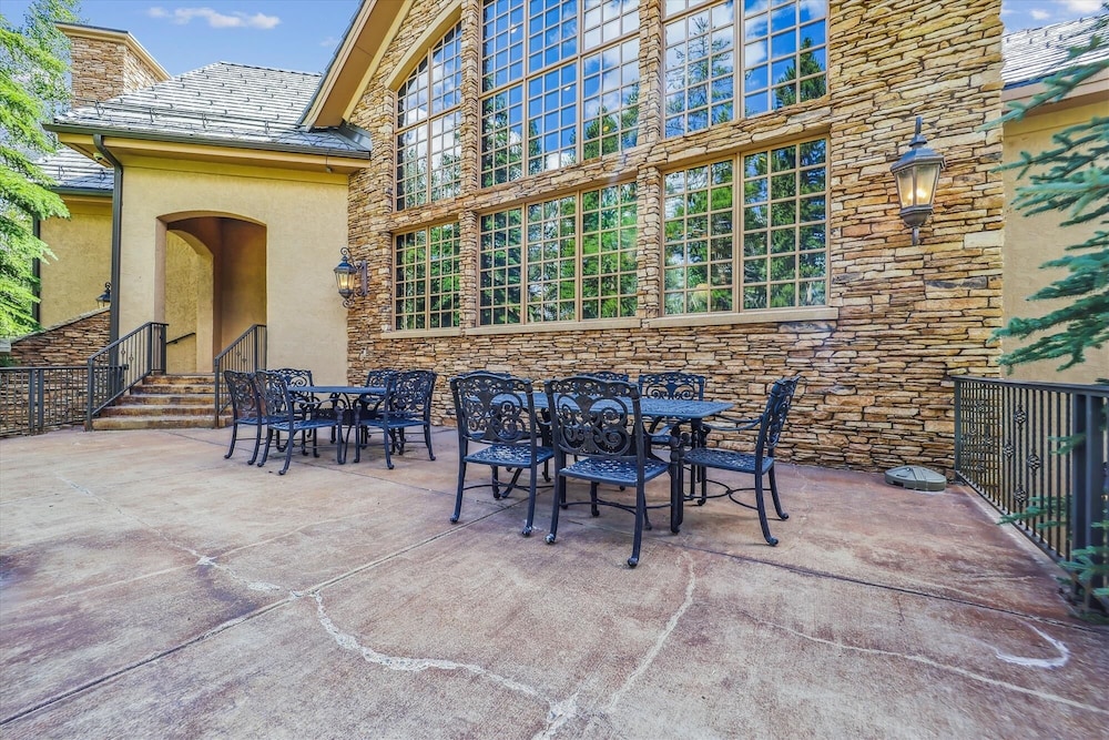 Gold King Retreat 6 Bedroom Home by RedAwning
