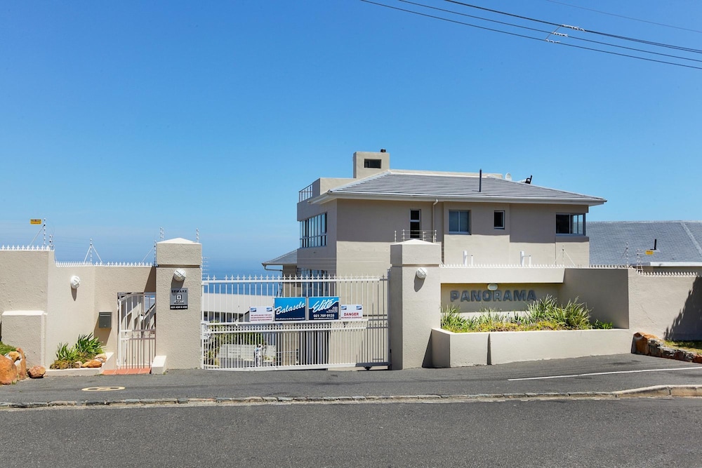 Ocean View 2 bed Apt in Camps Bay Skyline Heights