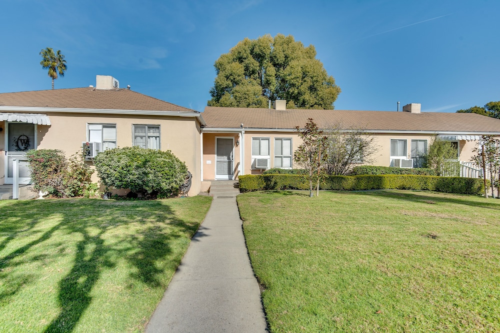 Centrally Located Burbank Duplex Near Hollywood! view 2