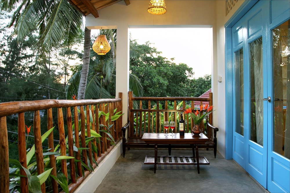 Life Beach Villa