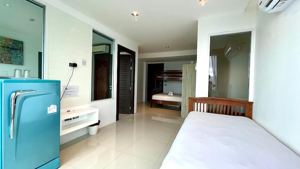 Emerald 702 - Triplex Penthouse With Stunning View