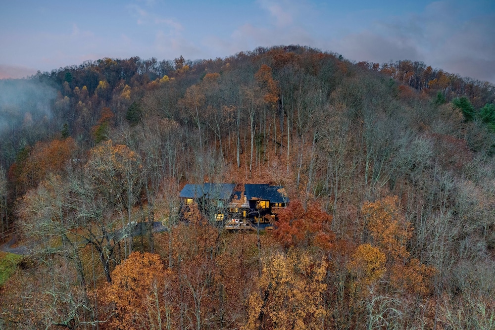 Dark Horse by Avantstay Hot Tub, Balcony, Views view 5