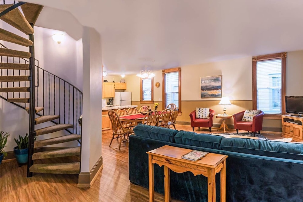 Ashland Vacations - Oak Sherwin House Near OSF - Property Image 10