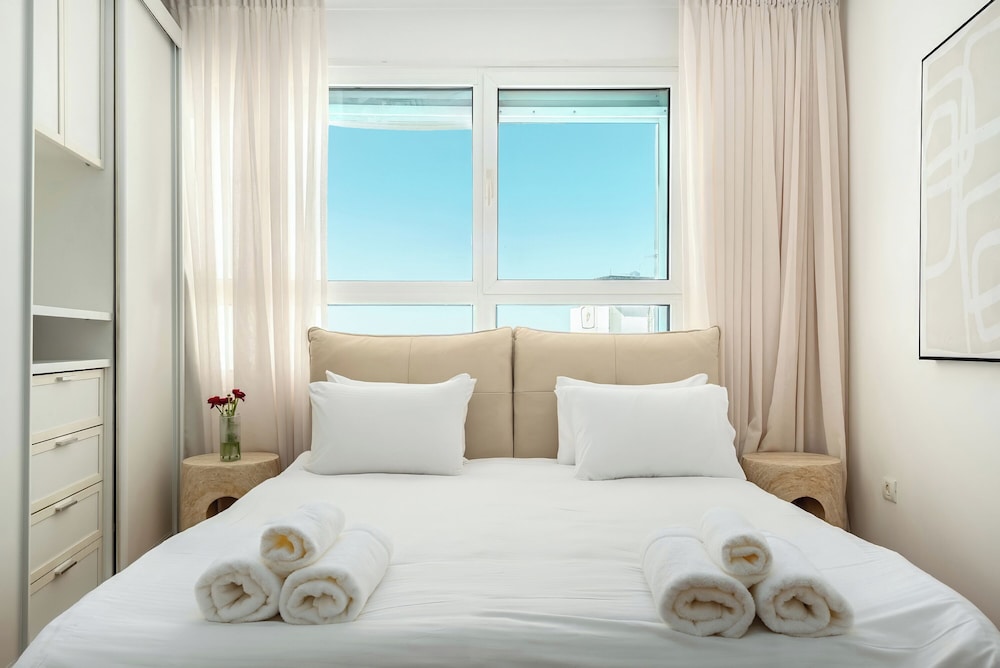 Panoramic Sea View Escape by Sea N' Rent