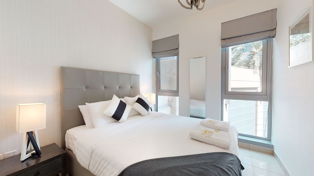 Lux BnB 3BDR Burj Khalifa & Pool Views