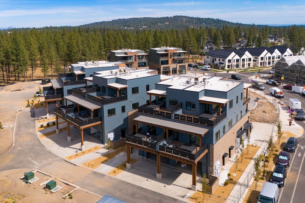 1216 Skyline Ranch 200 Downtown Location Private Hot Tub Mins to Old Bend