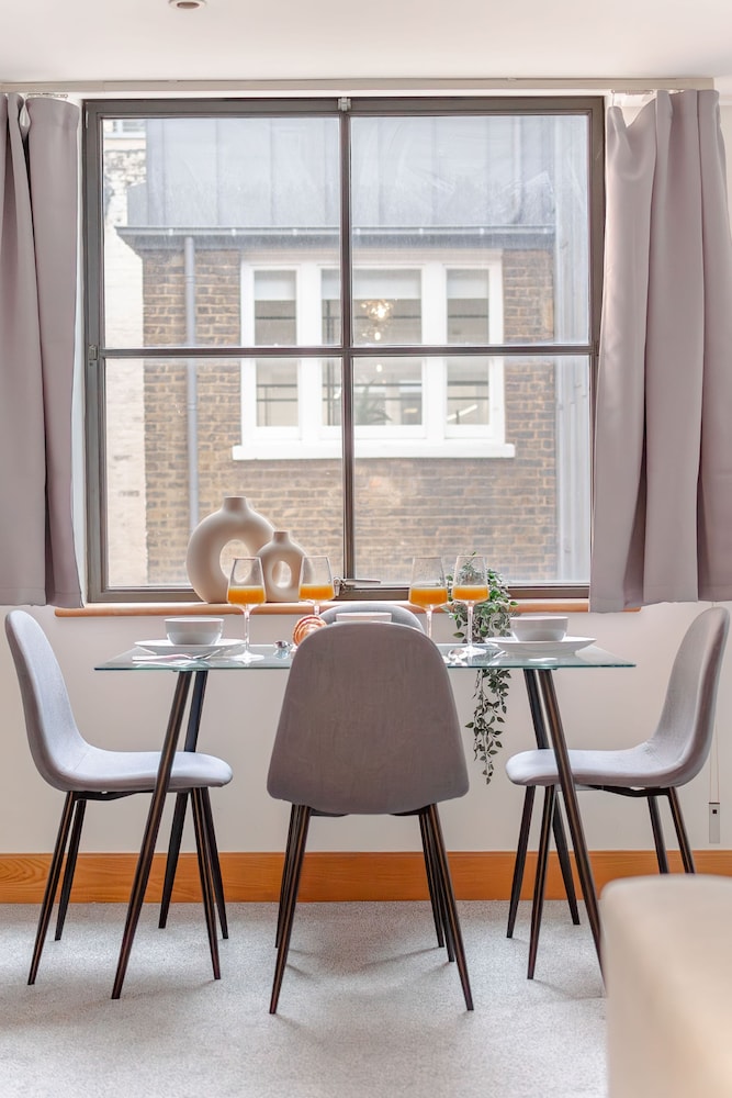 Holborn Penthouse Apartment with Terrace