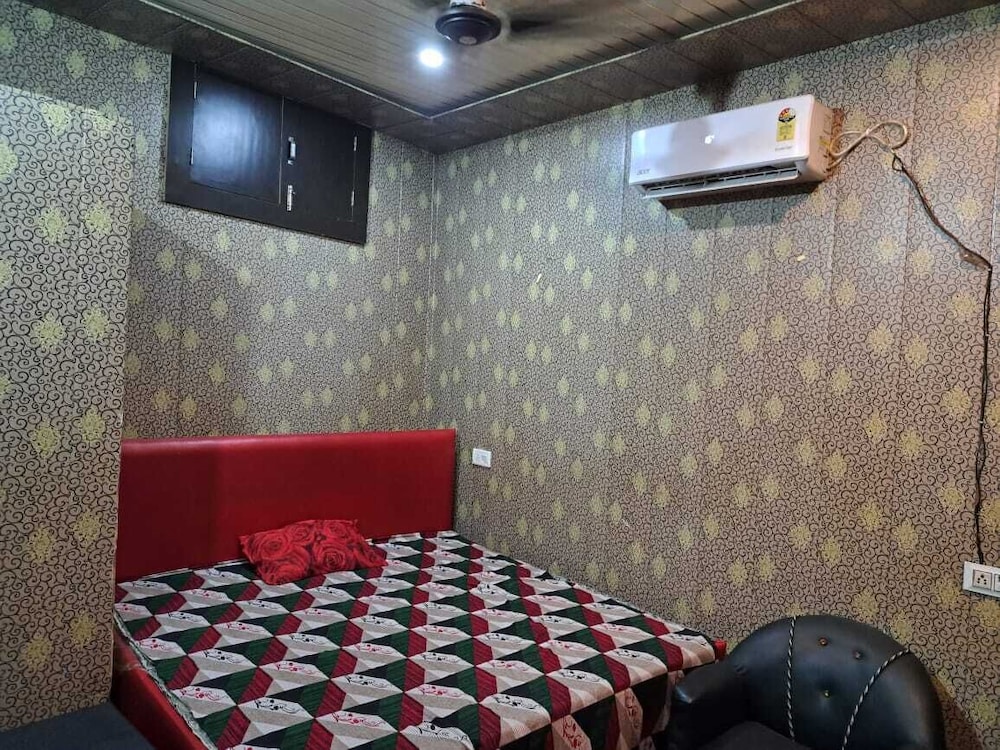 Pari Ac Restaurant & Hotel