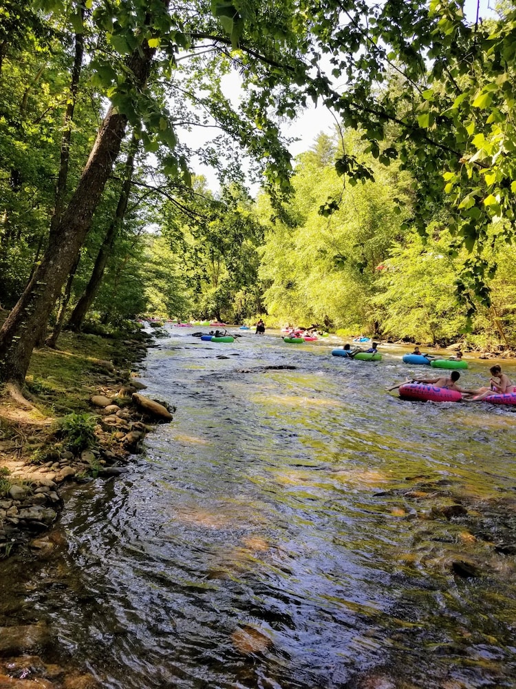 Bear Creek Lodge and Cabins in Helen Ga - Pet Friendly, River on Property, Walking Distance to downtown Helen