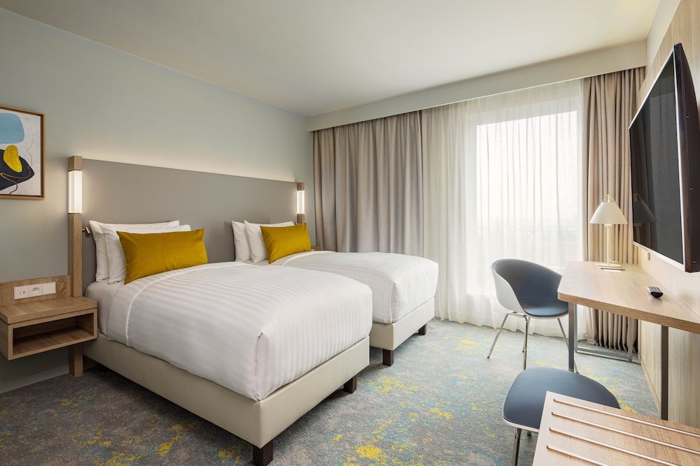 Courtyard by Marriott Paris Charles de Gaulle Central Airport 2