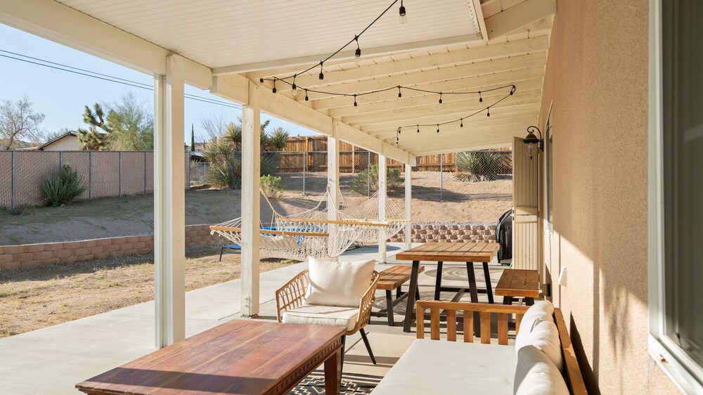 Hillside Desert House - Hot Tub, Fire Pit And Bbq! 3 Bedroom Home by RedAwning view 4