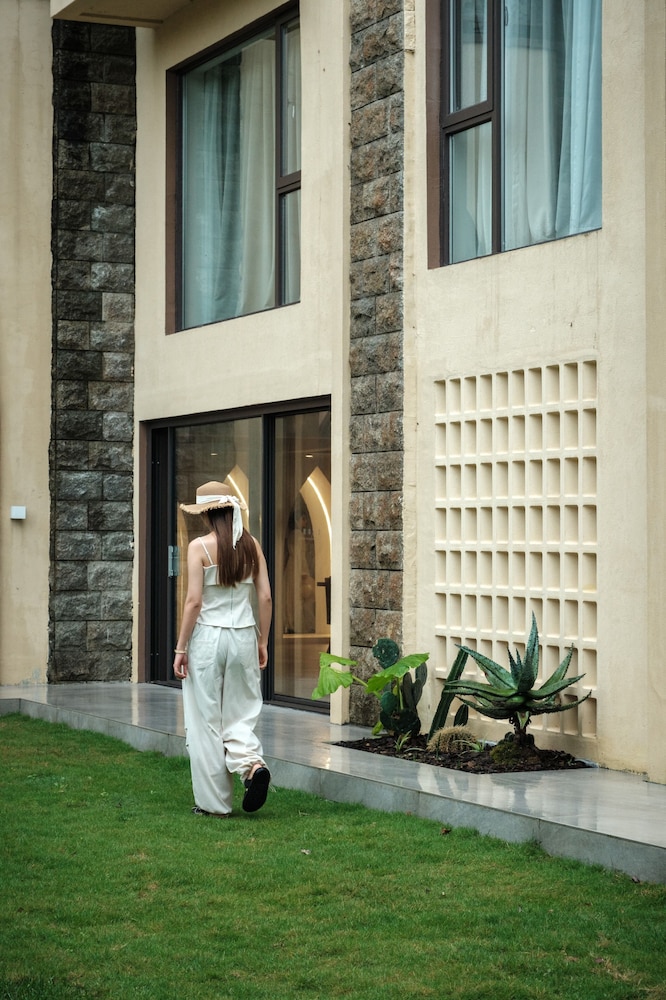 Miyue Shenzhen Tianlu Secret Wild Wizard Holiday Hotel