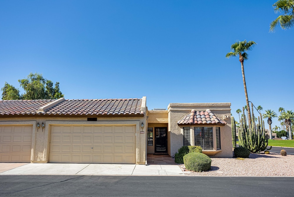 Fountain Cove Mesa 2 Bedroom Townhouse by RedAwning view 3