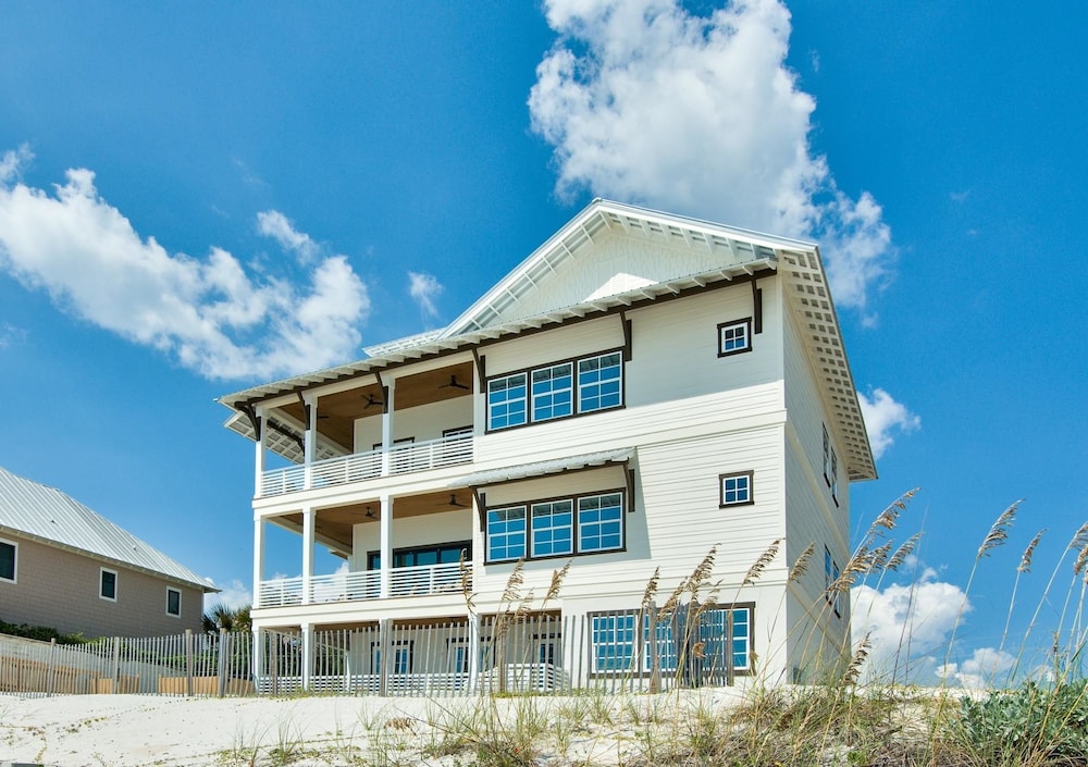 The Pelagic Blue 7 Bedroom Holiday Home by Five Star Properties