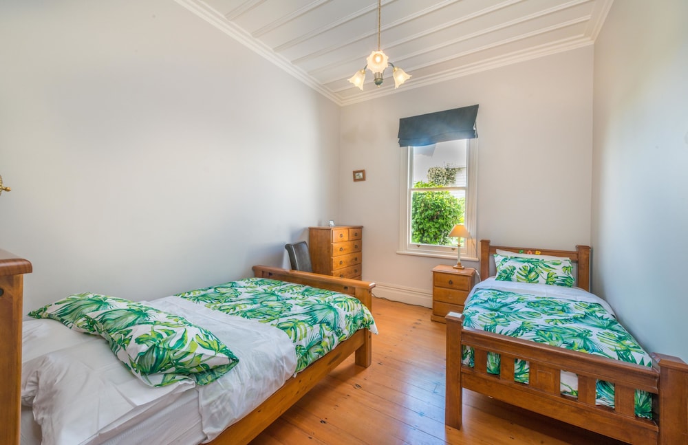 Magnificent Karaka Estate with Swimming Pool view 3