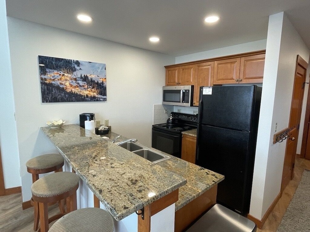1404 - Two Bedroom Standard Eagle Springs West 2 Condo by RedAwning view 5