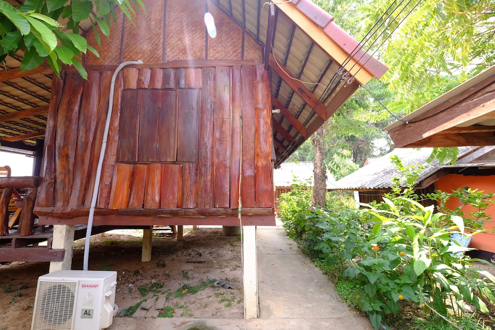 Baanpakrimklong Sukhamon Homestay & Resort
