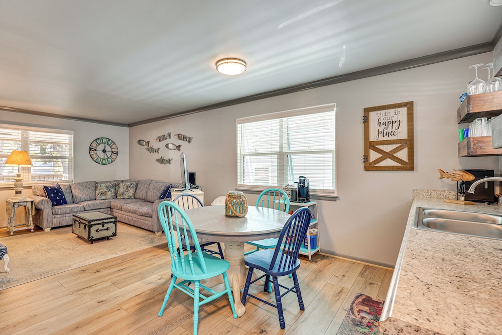 Play & Unwind, Oak Island Home < 2 Mi to Beach!