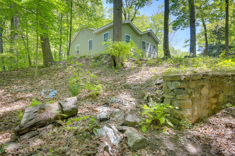 Monroe Vacations - Creekside Hudson Valley Retreat 4 Mi to Winery! - Property Image 8