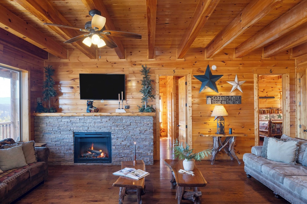 A View for All Seasons by Avantstay 12bdr w/ Game Room, Hot Tub, Movie Theater, Deck Views