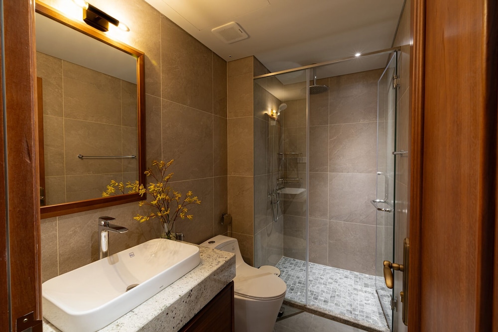 Sunflower Apartment - Suite by THC Group