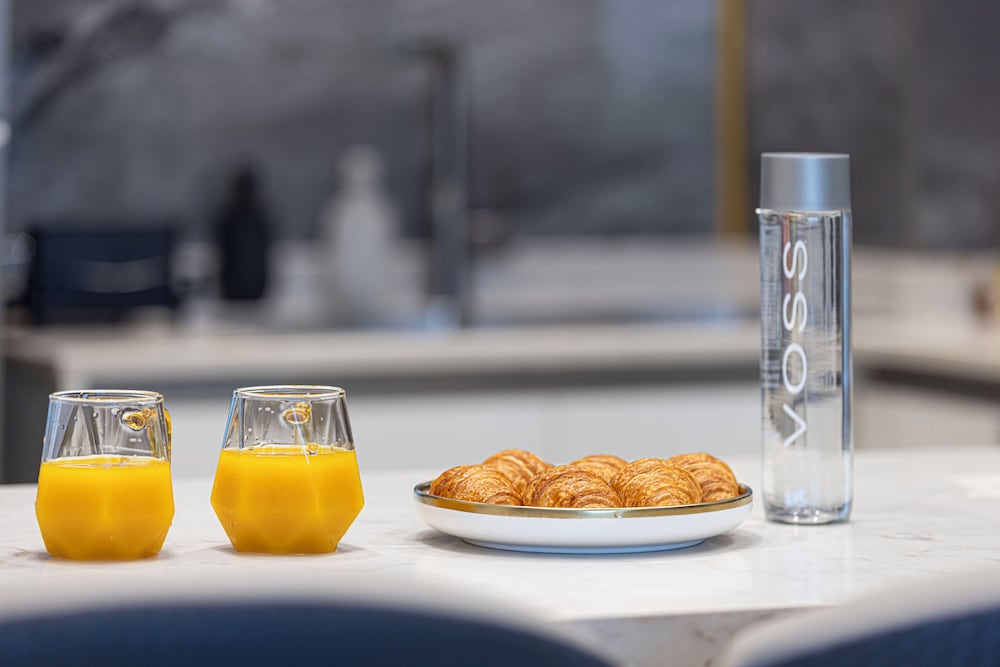 Nobles Suites by Hostiva - City View