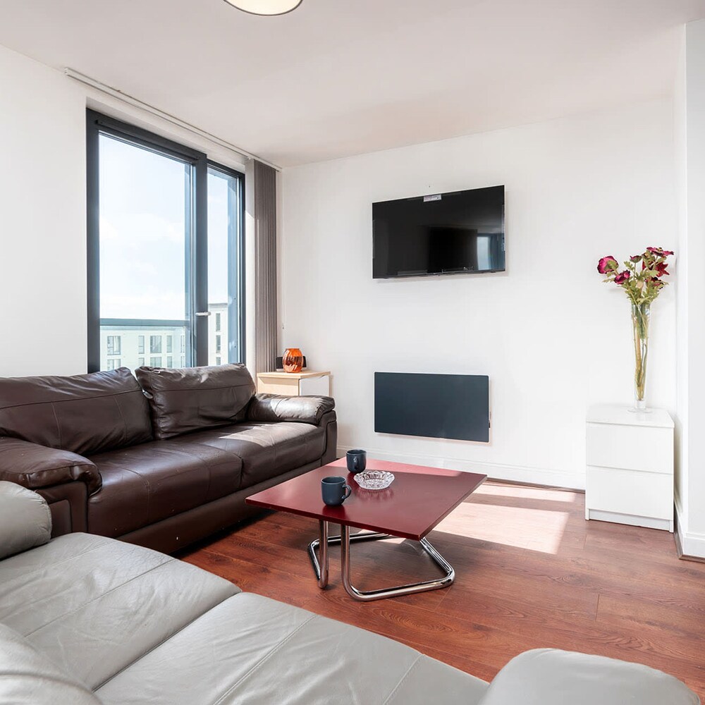 Stunning City Center 2 Bedroom Apartment I Parking view 2