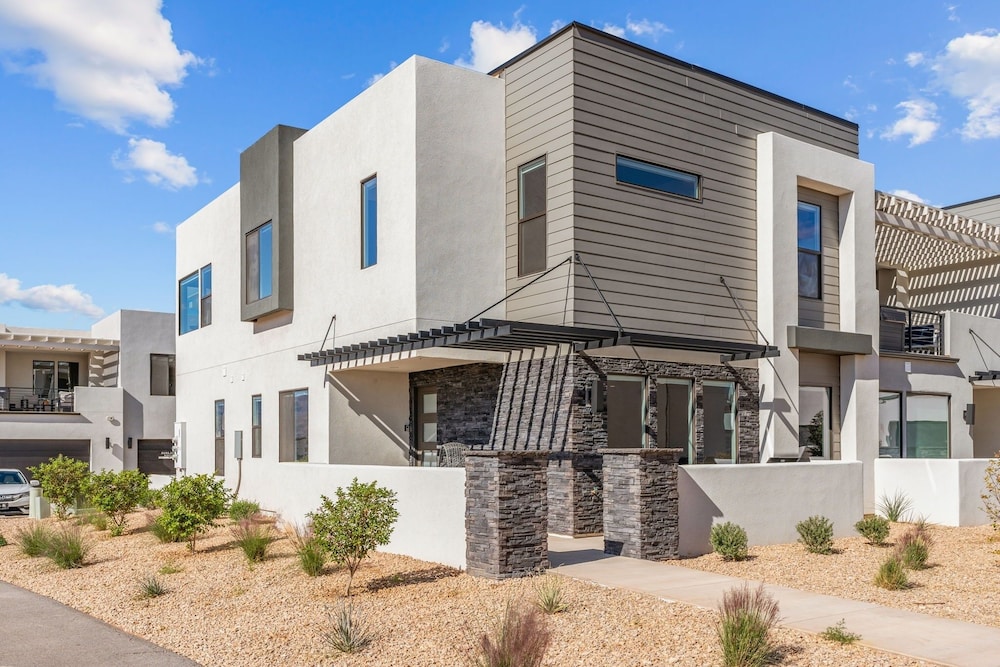 Coastline Cottage 5 Bedroom Townhouse