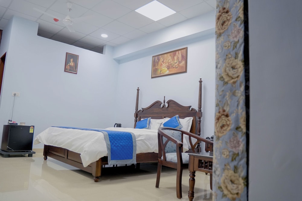 Dev Sneh Residency