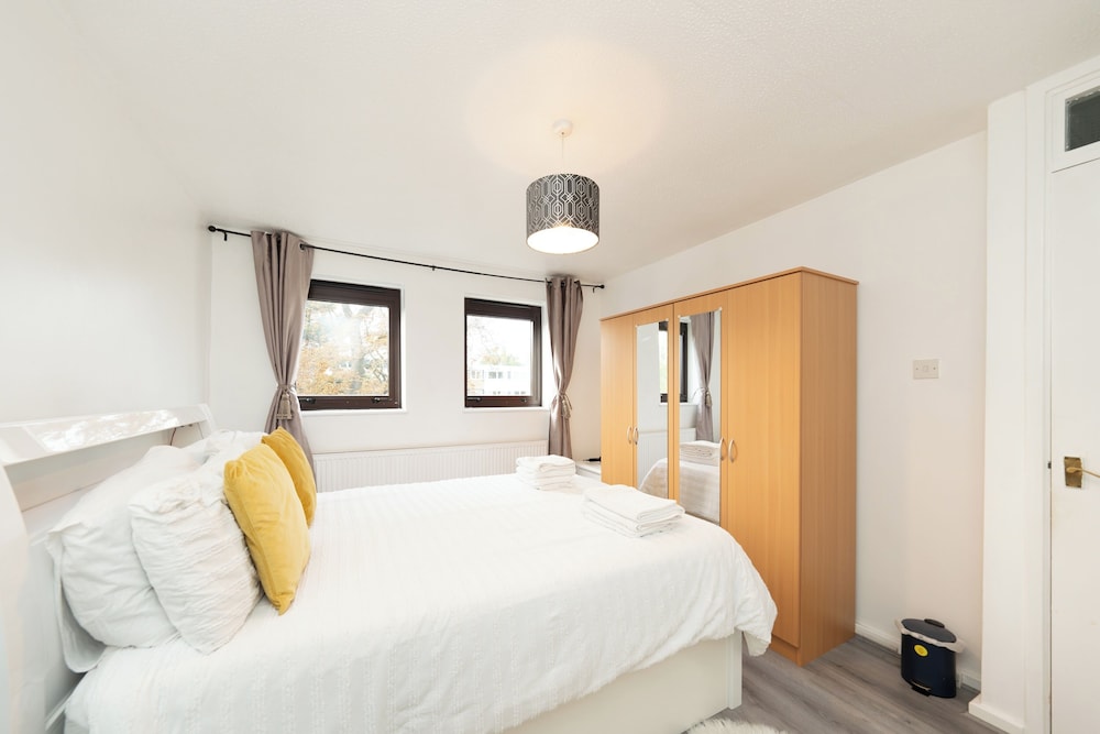 1bedlondonapt-freeparking-fastwifi-sofabed