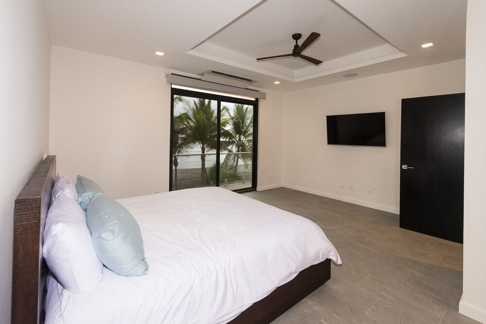 Beachfront Casa Buena Onda - Hermosa Palms 5