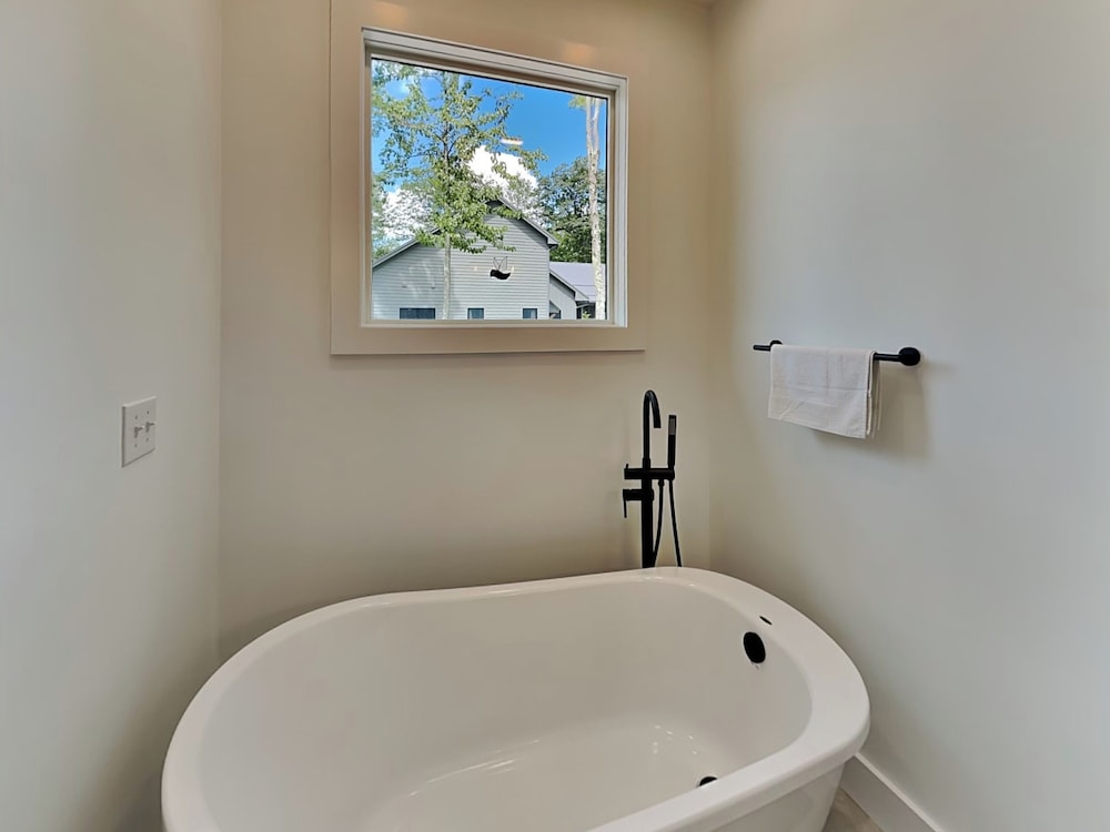 Holiday House by Taylor Made Deep Creek
