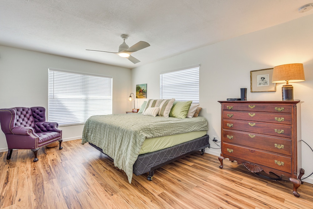 6 Mi to Beaches: Modern Bradenton Getaway!