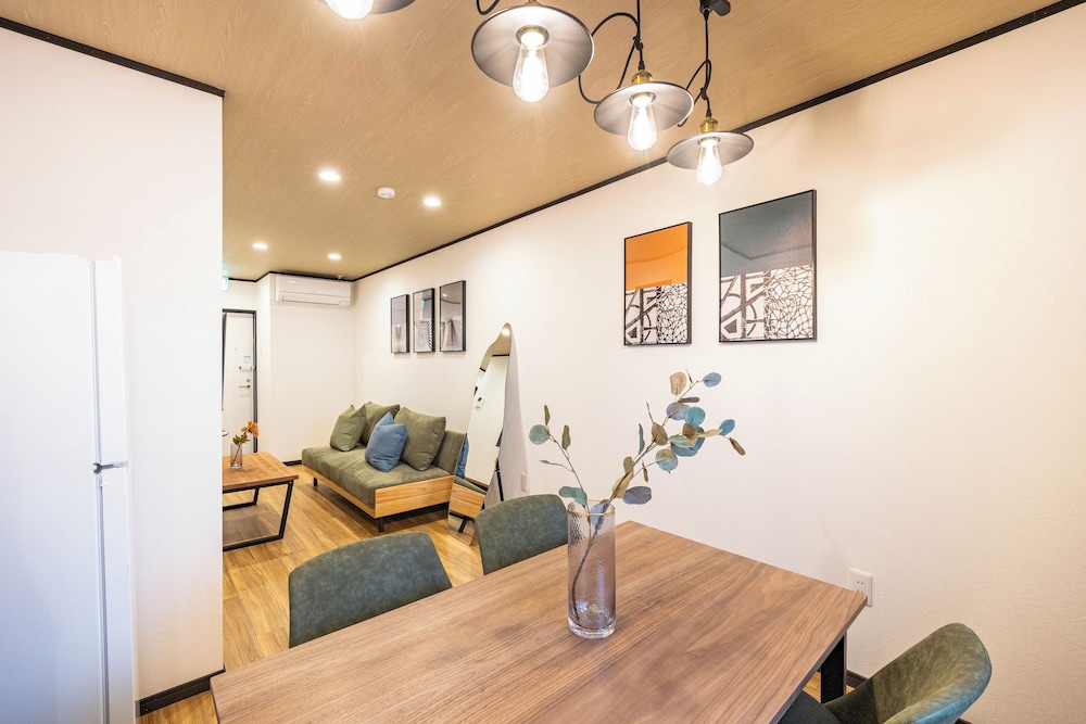 HT HOUSE