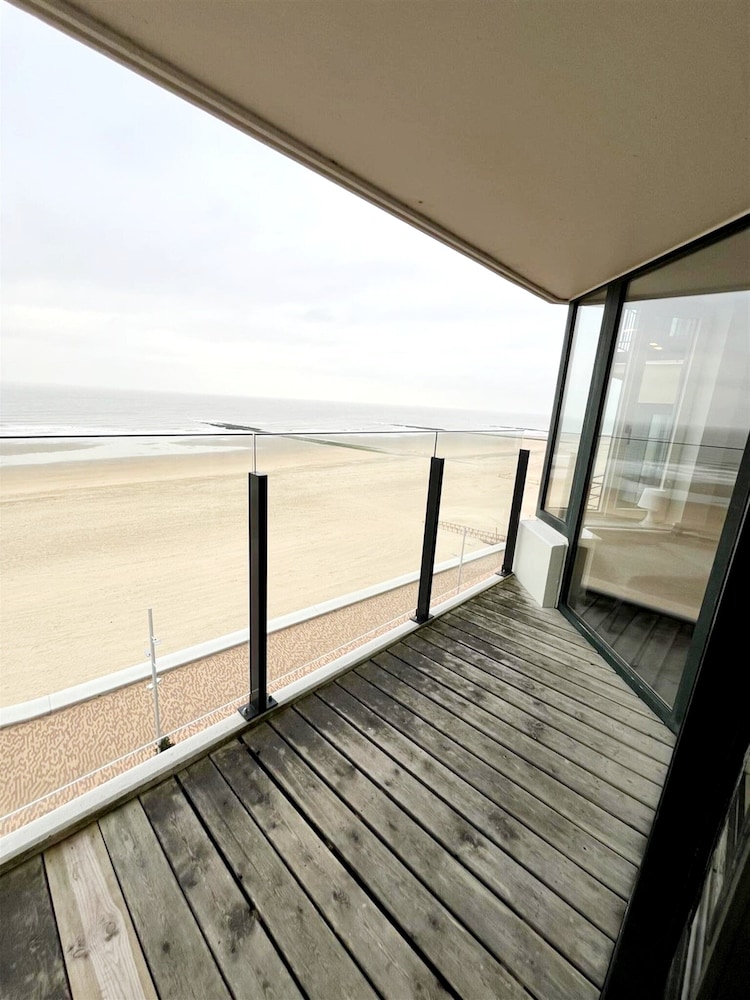 Apartment in Wenduine With Stunning Sea Views