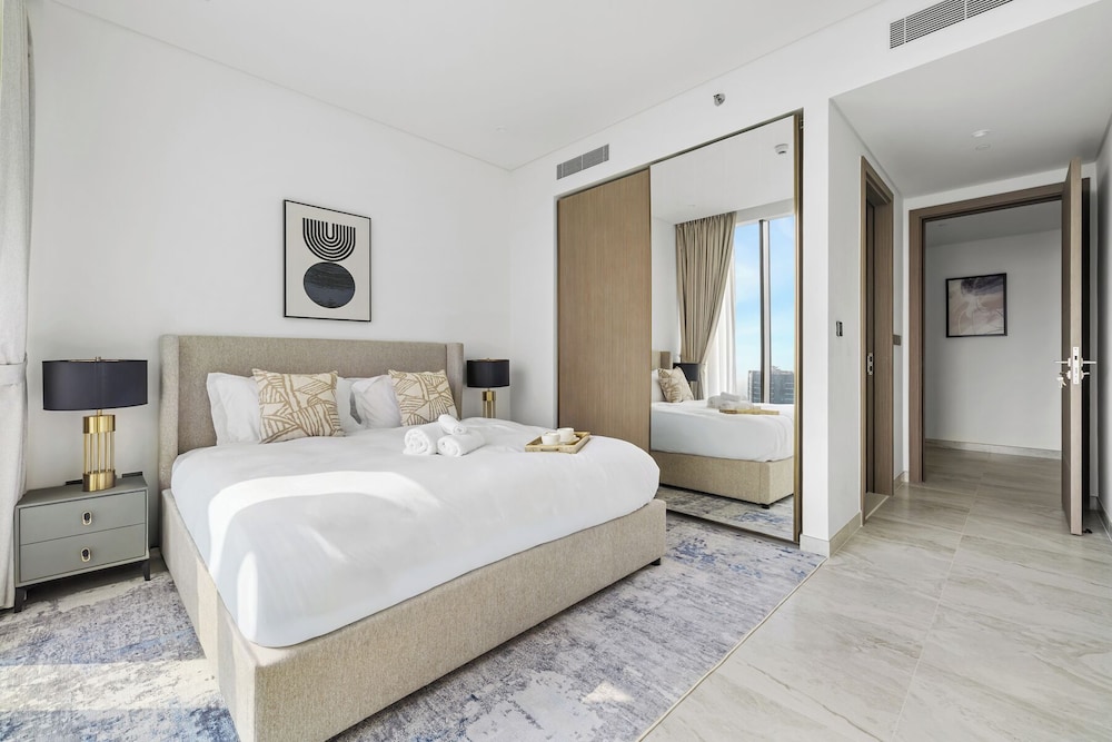 Elegant 3BR Canal & Burj Khalifa Views