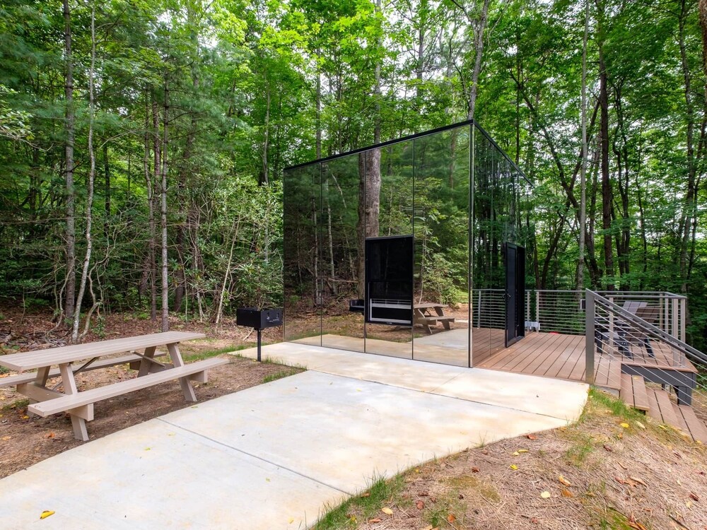 Mirror Cabin - Looking Glass