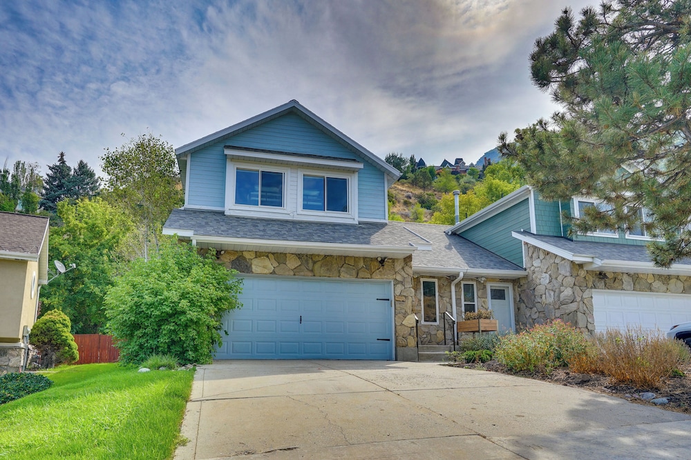 Mtn Views & Canyon Access: Cottonwood Heights Home