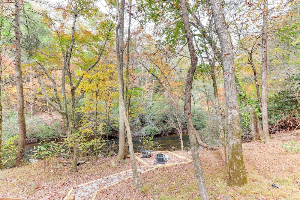 Private Hot Tub: Secluded Ellijay Cabin on River