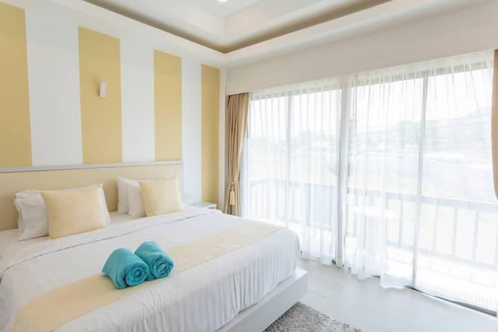 3BR Pool Villa Near Boat Avenue V29