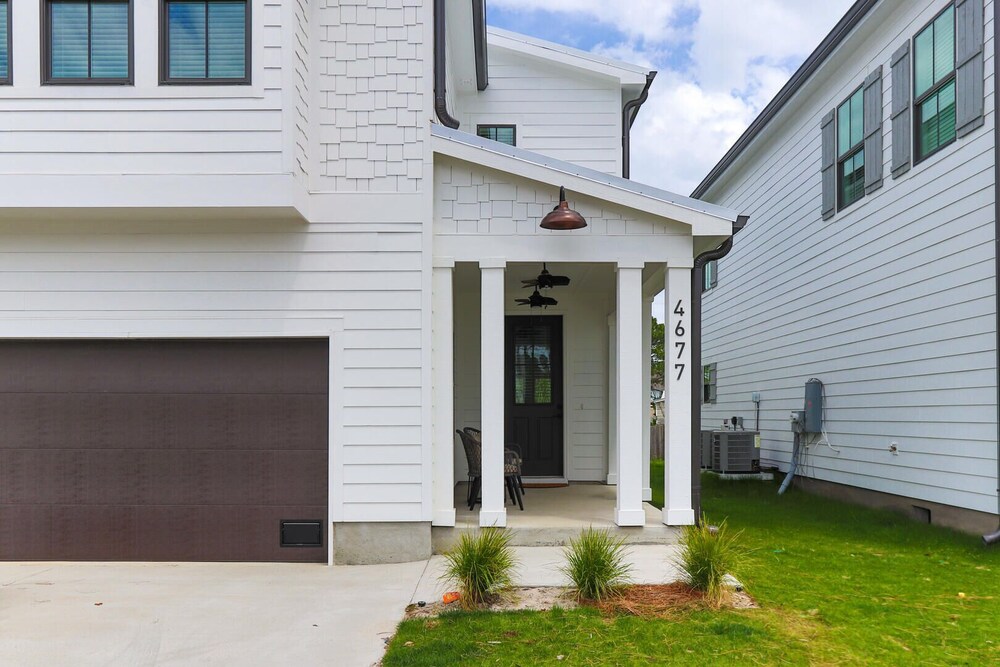 Stunning 3br/2.5ba, Pet Friendly, Sleeps 12 view 3