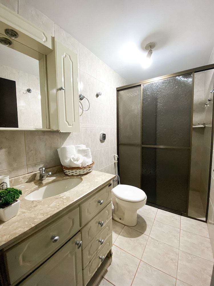 Casa 3 suites 1 quarto piscina AC 10 Hos