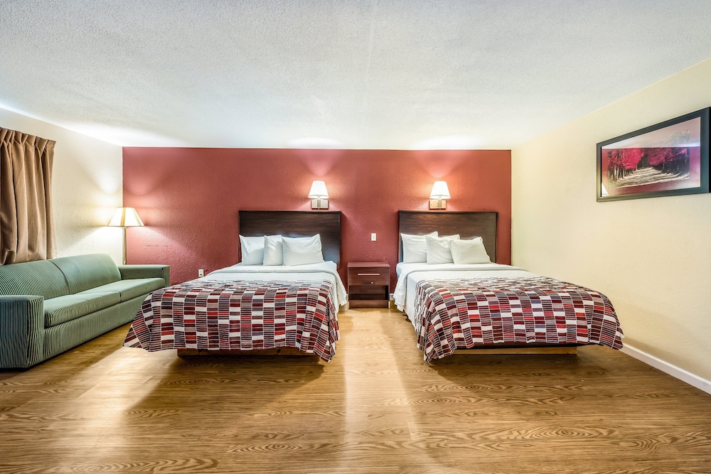 Red Roof Inn  Suites Wapakoneta - Property Image 28