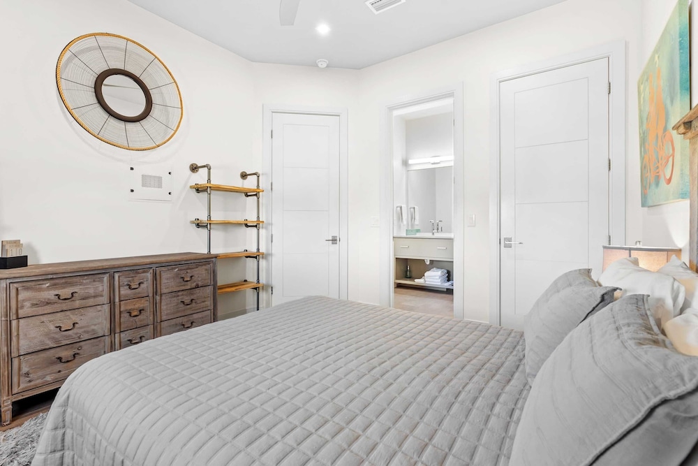 Crest One by Avantstay Rooftop Views, Pool Access, Golf Cart Included